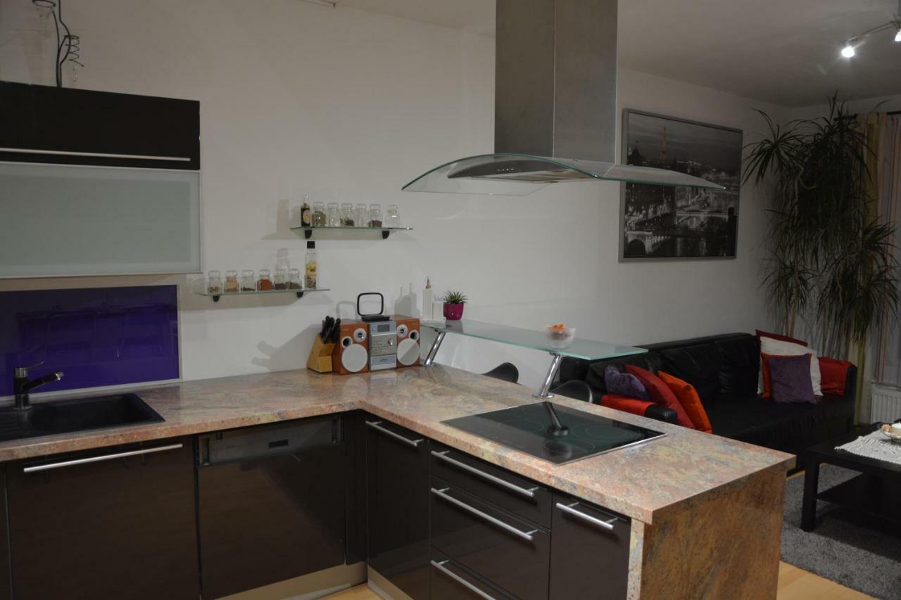 Apartman Zderadova Brno Eksteriør bilde